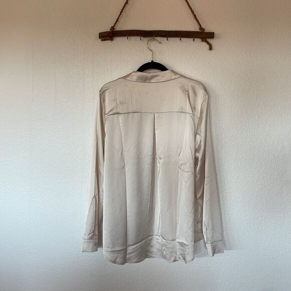 Silky white button up top - Picture 3 of 4